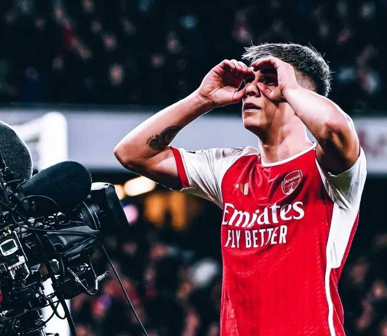 澳客娱乐-阿森纳门将连续扑救,表现稳定护住球门