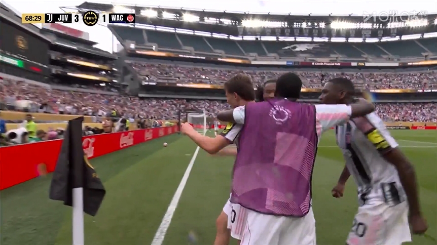 澳客官网入口-后卫奉献神勇扑救，阻止对手破门