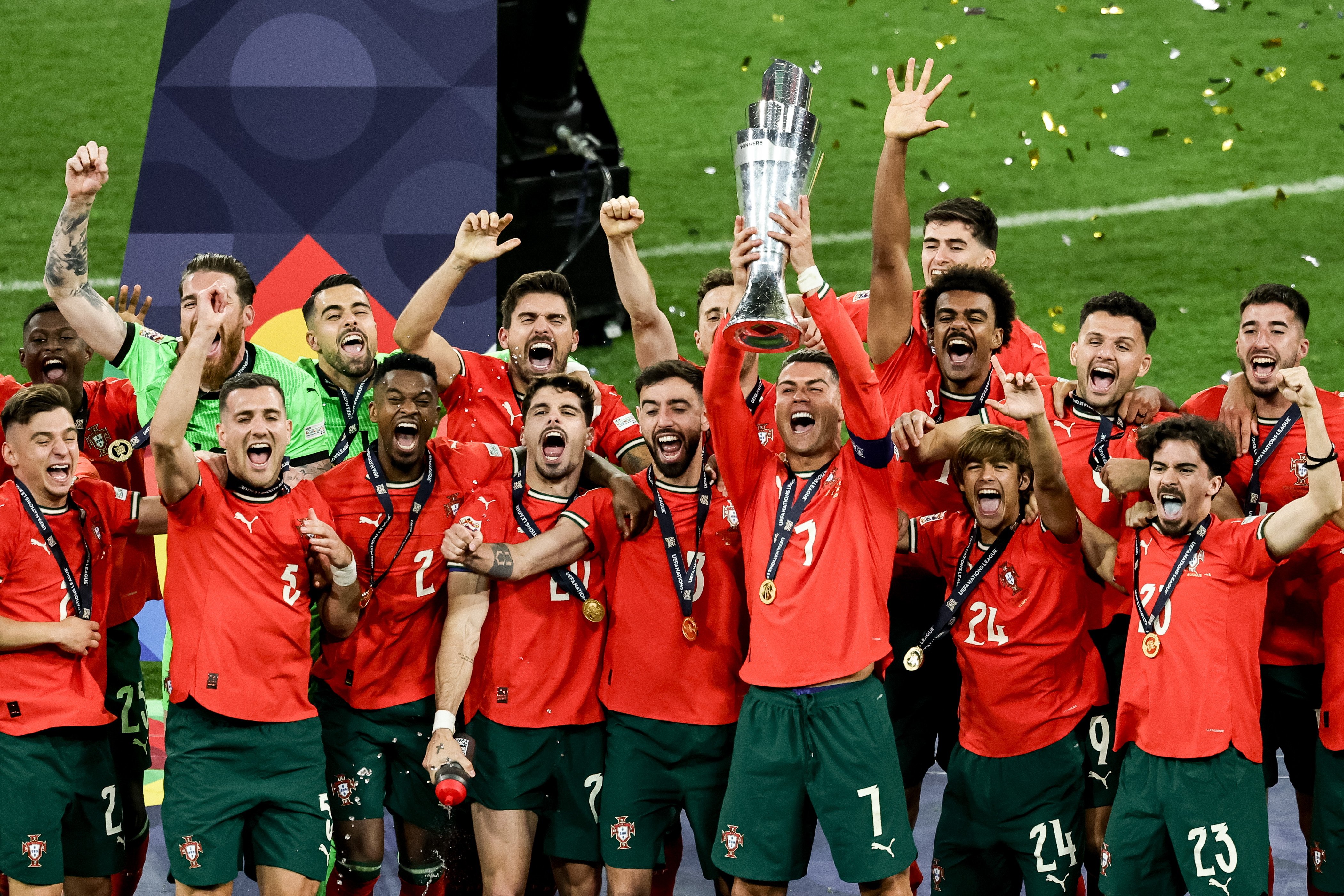 澳客官网入口-葡萄牙巨星连续入选FIFA年度最佳球员候选