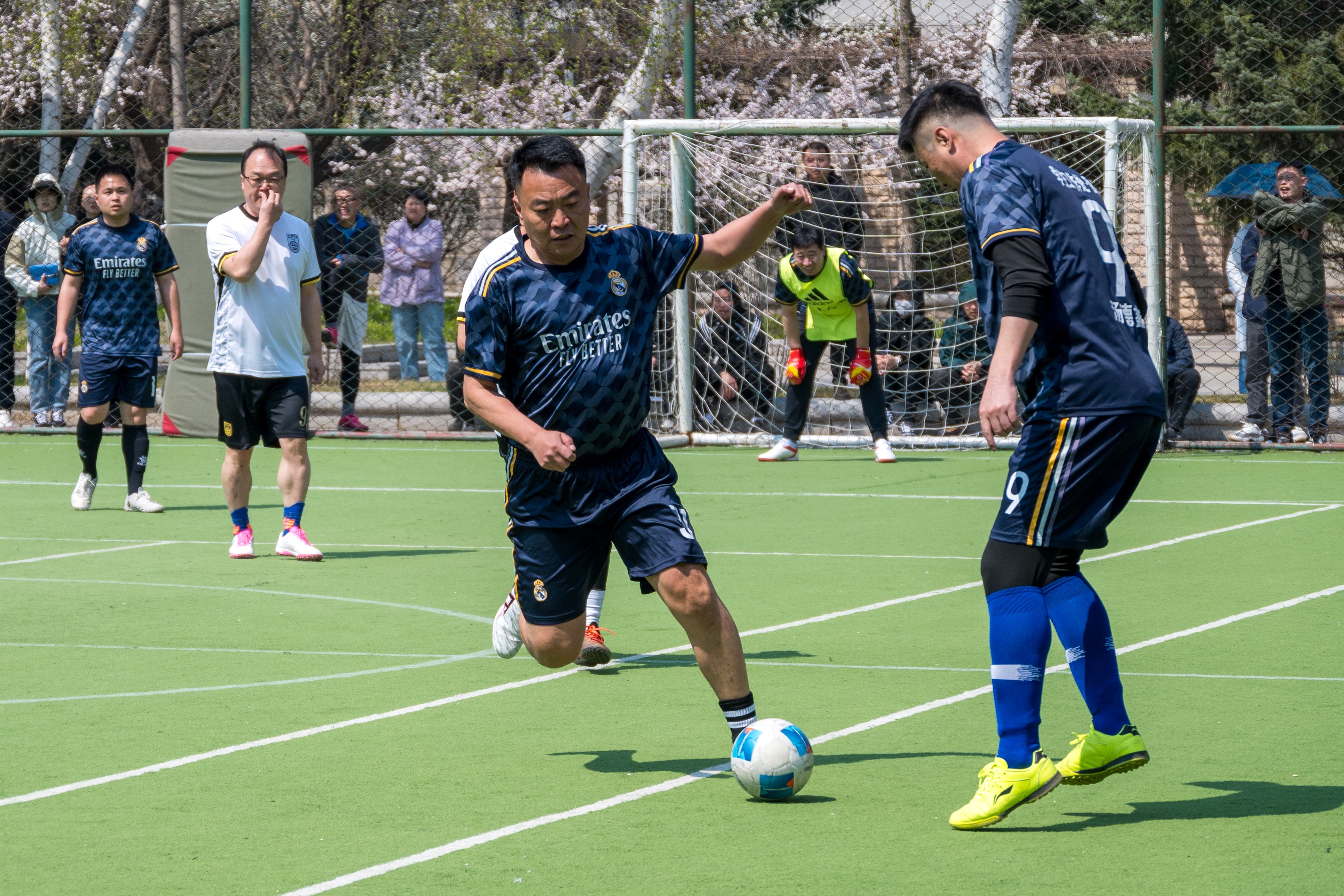 澳客新闻-包含足球场上激情澎湃，精彩战术层出不穷的词条
