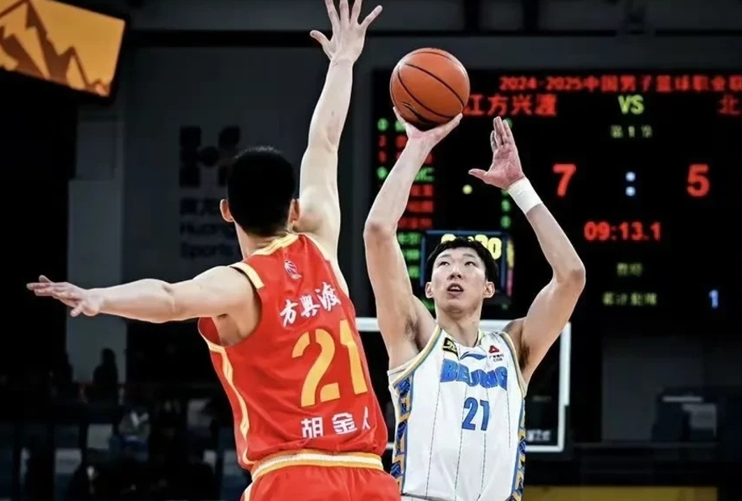 澳客网页版登录入口-篮球比赛中惊险经过，胜负悬而未决