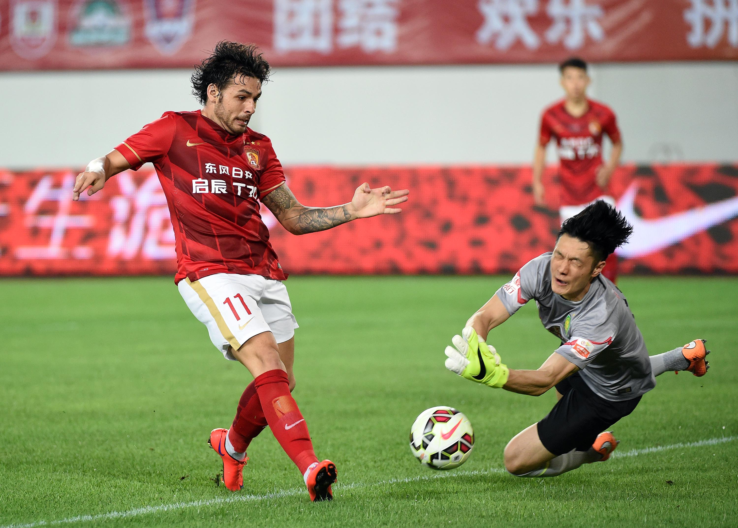 澳客登录-足球场上,精彩比赛引人入胜